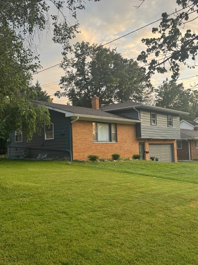 Primary Photo - 320 Bowman Dr