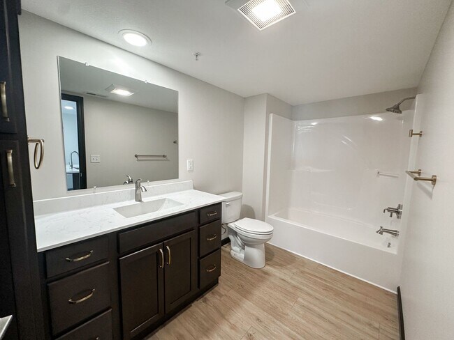 Building Photo - New! Beautiful 1 Bed, 1 Bath Apartment in ...