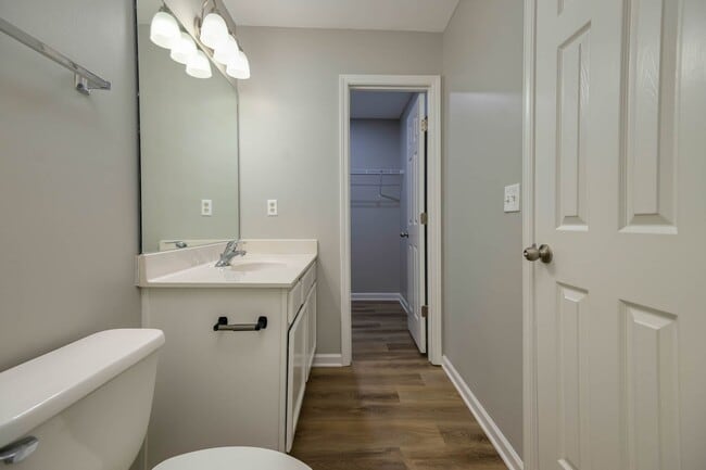 Building Photo - Lee Crossing Neighborhood, Easy access to ...
