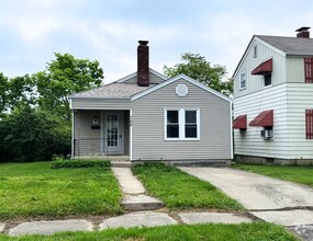 Building Photo - Updated 2-Bedroom Ranch on Hamilton’s West...