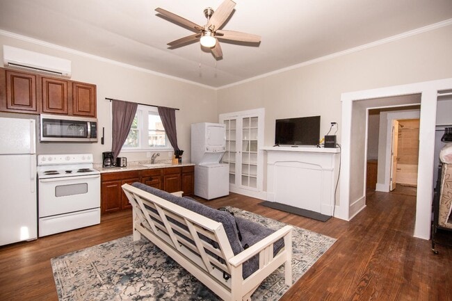 Building Photo - 116 Church St