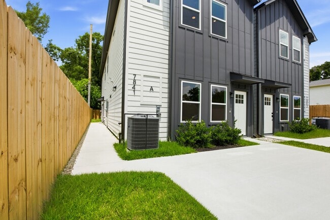 Building Photo - 7841 Sunnyhill St