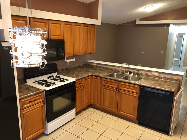 Building Photo - 941 Vista Palma Way