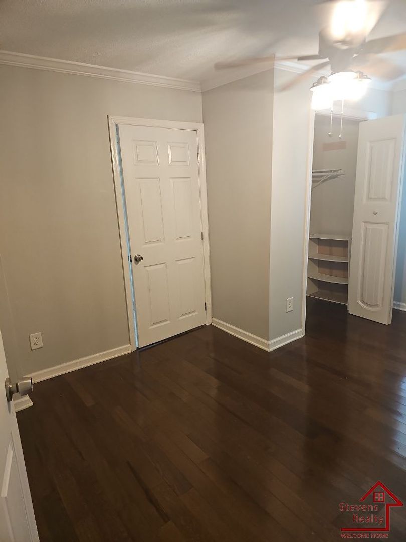 Building Photo - 2412 Chapel Ave