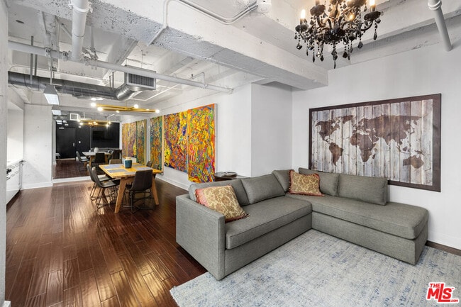 Building Photo - 6253 Hollywood Blvd