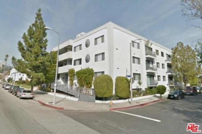 Building Photo - 1930 N Vermont Ave