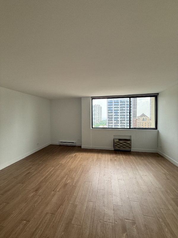 Building Photo - 2625 N Clark St