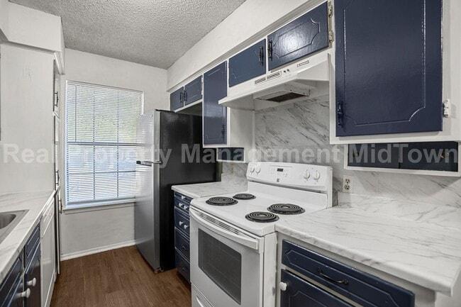 Building Photo - Spacious 2-Bedroom Duplex in South Fort Wo...
