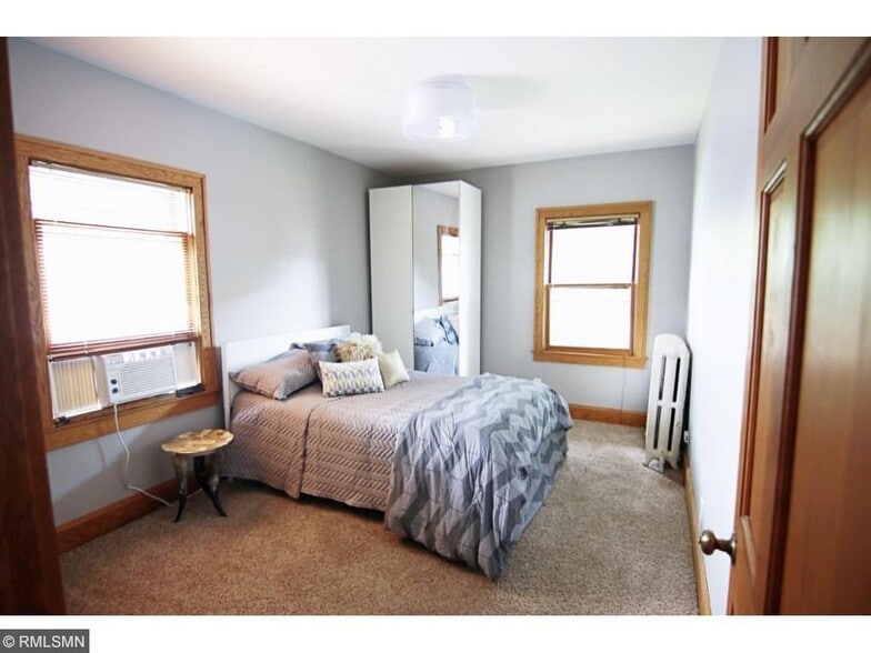 Building Photo - 3536 /3538 Girard Ave S