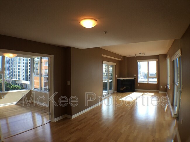 Building Photo - 300 W Beech St