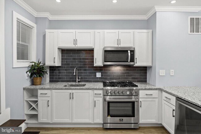 Building Photo - 2112 Eastern Ave