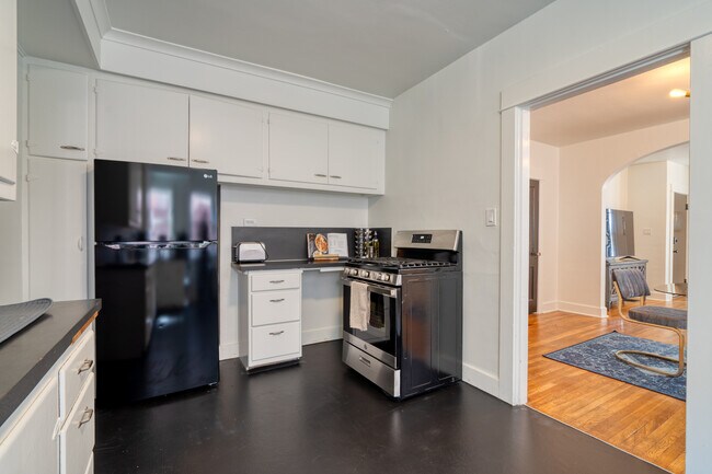 Building Photo - 2215 SE Powell Blvd