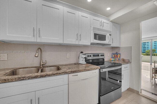 Building Photo - 177 Ocean Ln Dr