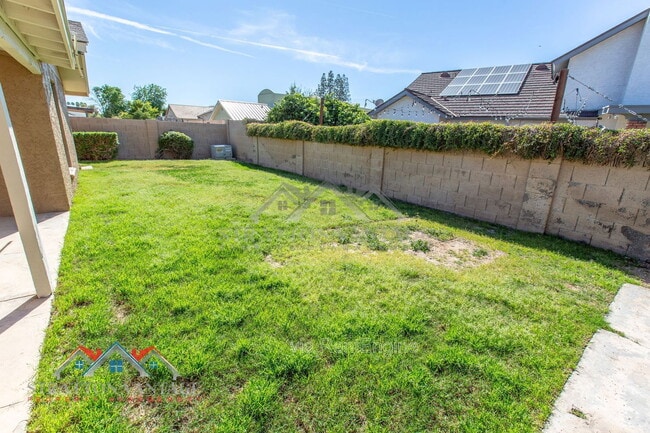 Building Photo - 1928 N Kachina