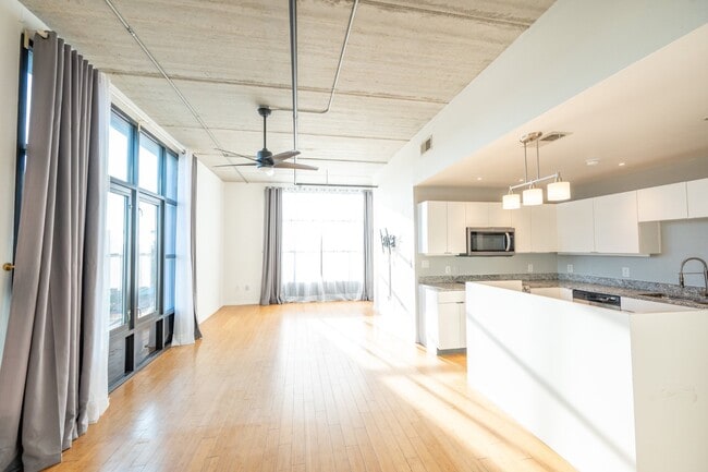 Building Photo - 1 Cool Blow St