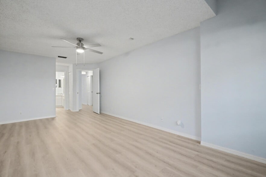 Building Photo - 3351 Emerald Oaks Dr