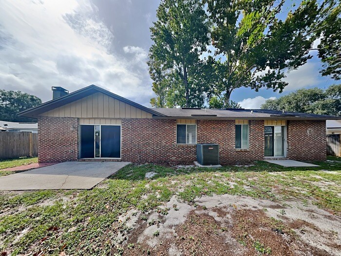 Building Photo - 595 Charles Carroll St