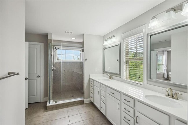 Building Photo - 1007 Edgemont Dr