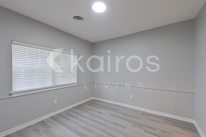 Building Photo - 10 Idlewood Ln