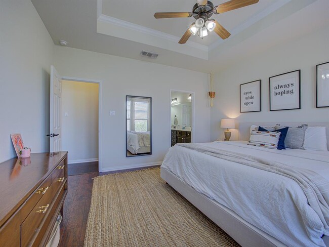 Building Photo - 9928 Aly May Dr