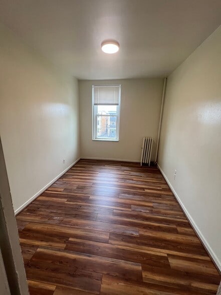 Building Photo - 331 McKee Plz