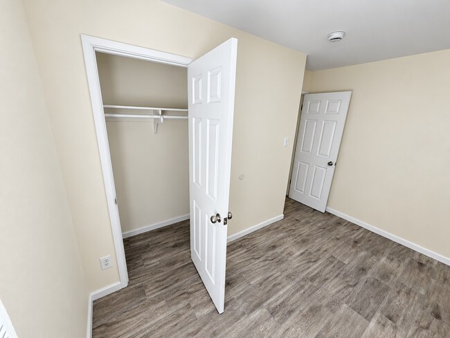 Building Photo - 6518 N 61st Dr