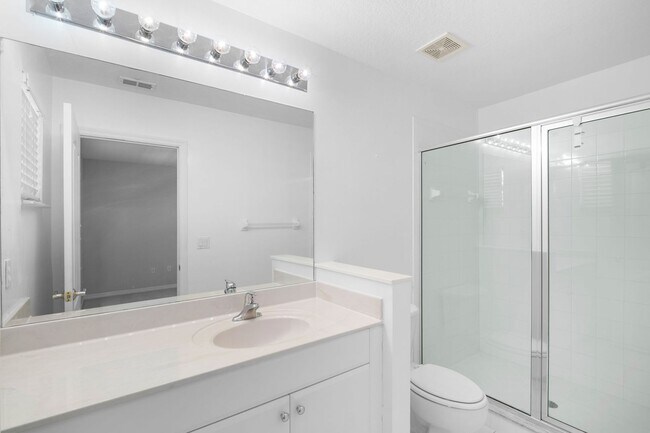 Building Photo - Charming 2-bedroom, 2.5-bathroom townhome ...