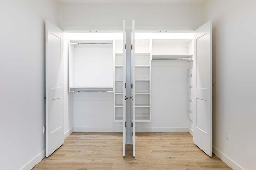 Building Photo - 319 Broadway