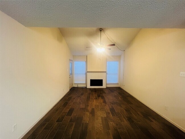 Building Photo - 10047 Westpark Dr