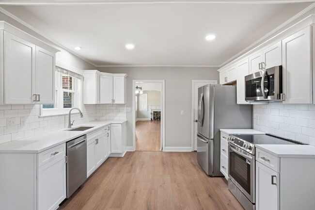 Building Photo - 32 Moore Dr