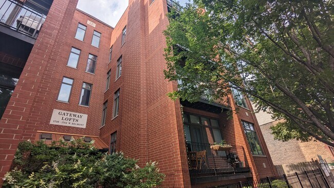 Building Photo - 1738 W Belmont Ave