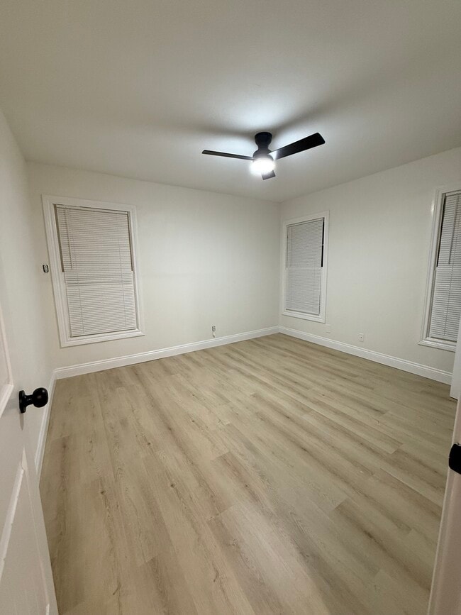 Building Photo - 305 Waller St