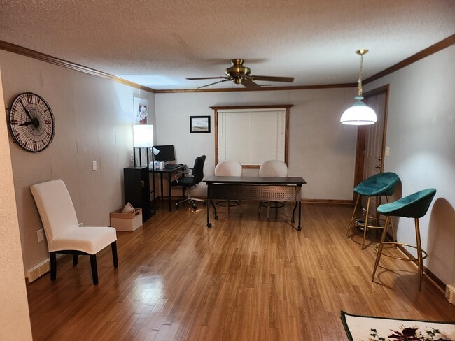 Building Photo - 7675 N Hix Rd