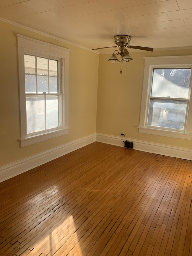 Building Photo - 628 37th St