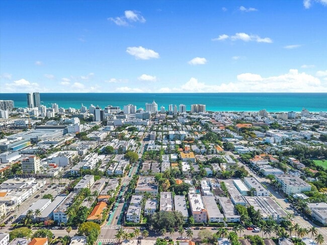 Building Photo - 1559 Michigan Ave