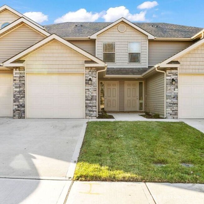 Building Photo - 2 Bed Townhome in Belton; Raymore-Peculiar...
