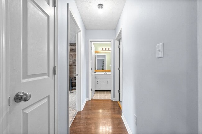 Building Photo - Move-In Ready - Pet Friendly!
