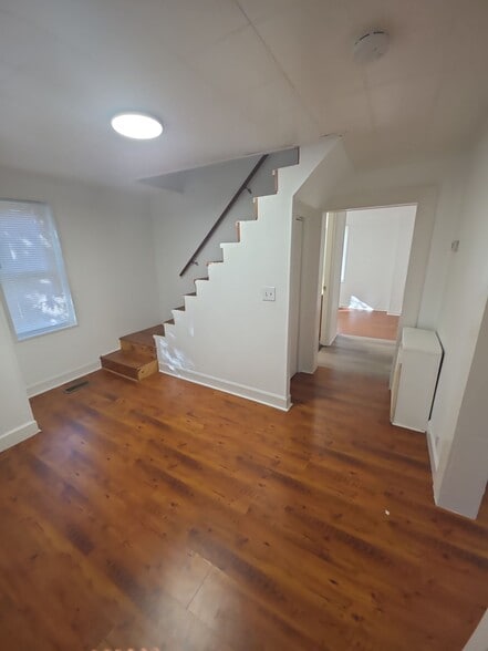 Building Photo - 613 Evans St