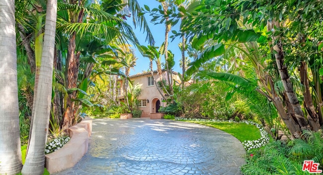 Building Photo - 806 N Alpine Dr