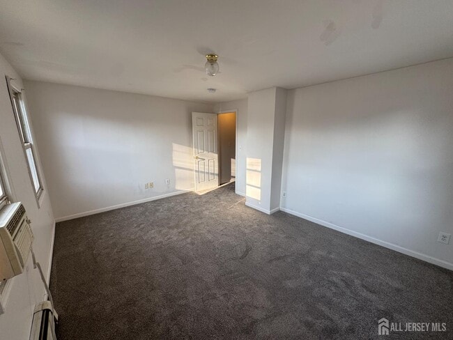 Building Photo - 317 Walnut St