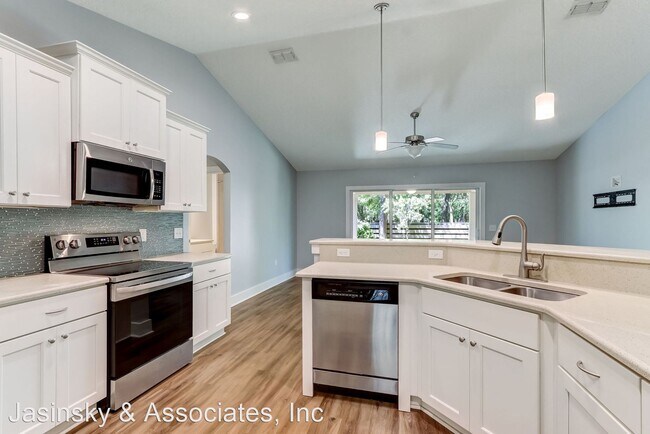 Building Photo - 3 br, 2 bath House - 321 S. 14th St