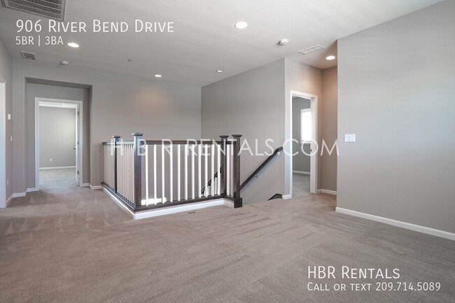Building Photo - 906 River Bend Dr