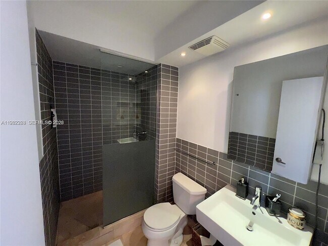 Building Photo - 780 NE 69th St