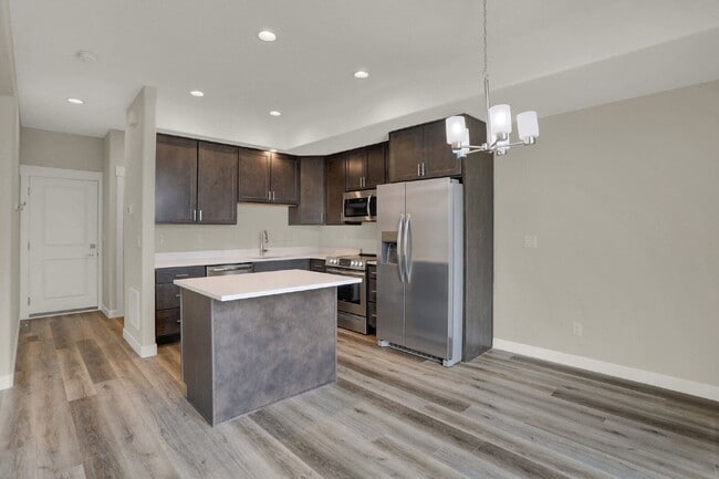 Building Photo - 3780 Venice Grove