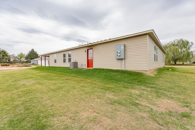 Building Photo - Like New 3-bedroom 2 bath Duplex in Lincol...