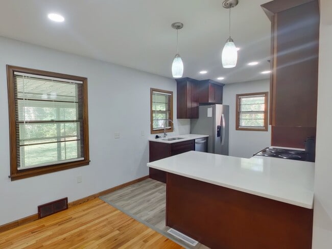 Building Photo - 1715 S Fabrique Dr