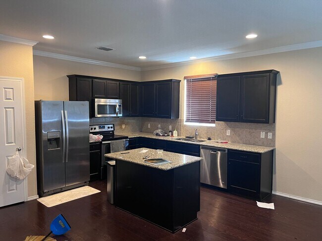 Building Photo - Kensington Ranch II