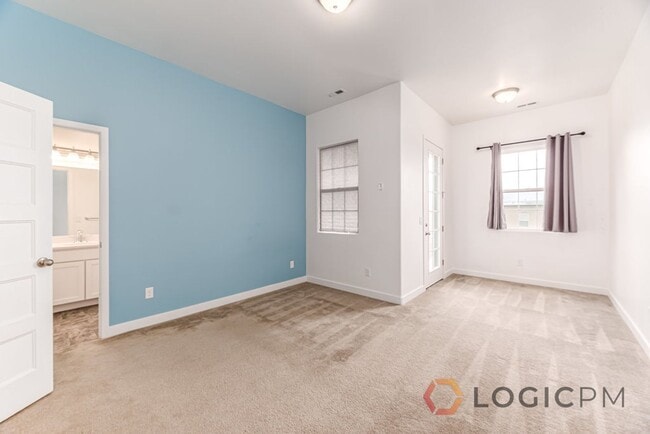 Building Photo - 10592 Redknife Dr