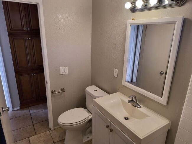 Building Photo - 777 Cypress Ave