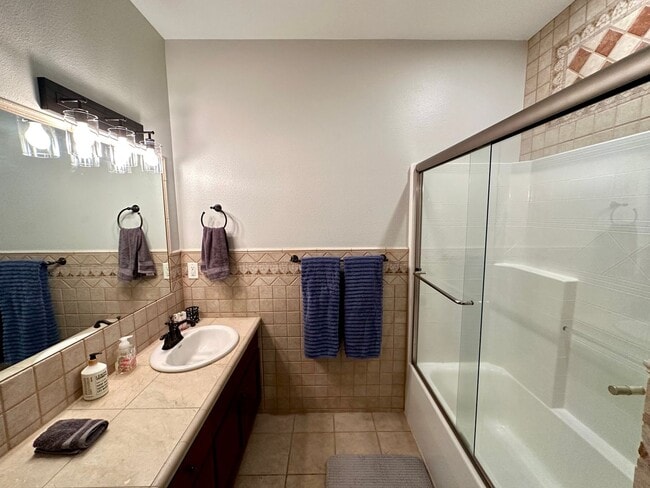 Building Photo - 4448 Castlerock Dr